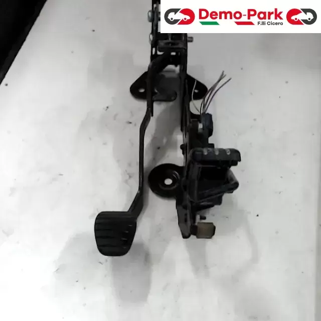 PEDALIERA  Renault SCENIC - 1.5 DCI CTS 82 00 159 647  0