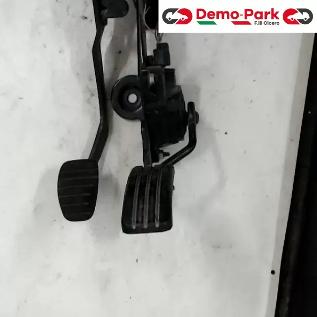 PEDALIERA  Renault SCENIC - 1.5 DCI CTS 82 00 159 647  1