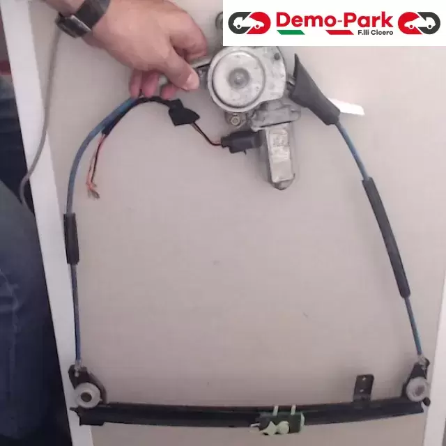 ALZAVETRO ANT. SX Lancia YPSILON  0