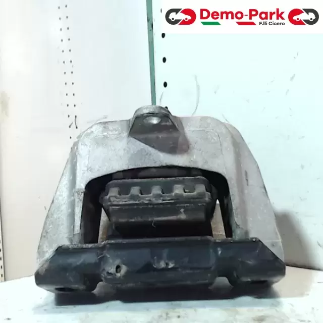SUPPORTO MOTORE  Volkswagen GOLF 4 - 1.9 TDI 1J0 199 555 2