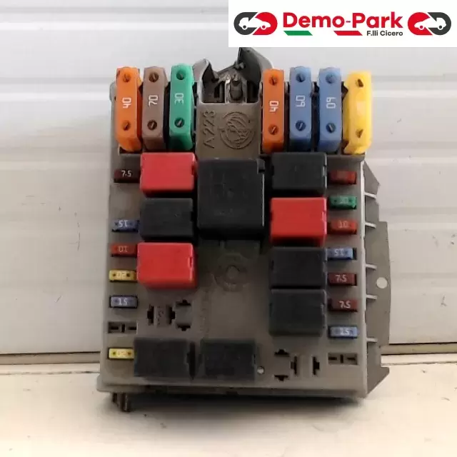 SCATOLA FUSIBILI FIAT PUNTO 1.3 Fiat PUNTO 1.3 M.JET 46835603 0