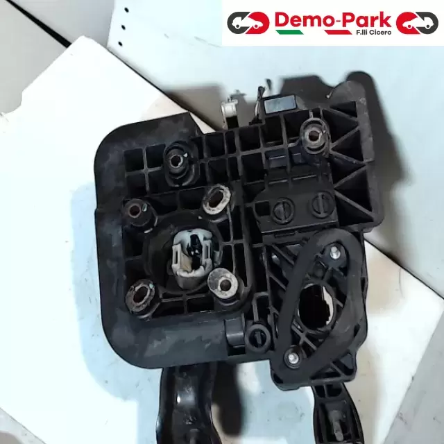 PEDALE FRENO + FRIZIONE  Fiat 500 1.2 0051871752 1